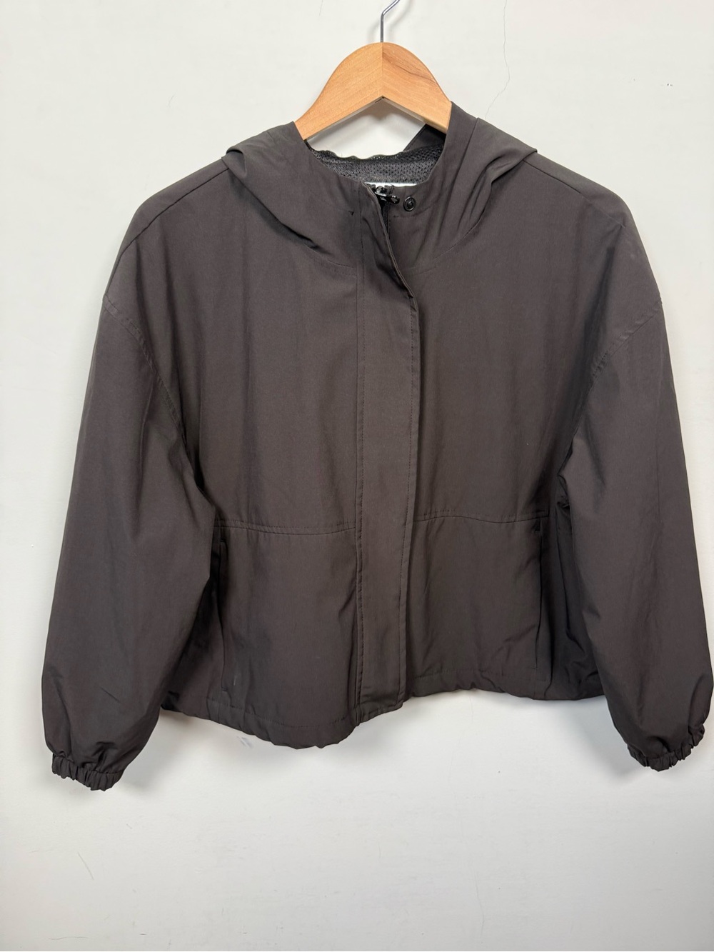 Old Navy Active Black Cropped Hooded Windbreaker Jacket - Size L Great Condition